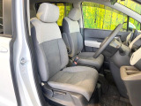 運転席シート廻りは使用感も少なく、良好な状態となっています。前オーナー様が丁寧に使っていたことがよくわかりますね。
