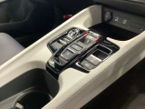 ワンアクションでスムーズな運転を支援する、エレクトリックギアセレクターに、パーキングブレーキは、電子制御パーキングブレーキです。