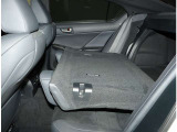 内装には通常使用によるものと思われるダメージが御座います。