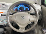 インテリアに合わせたデザインのステアリングは、運転される方のことも考え、運転しやすい形状、大きさです。是非一度、実際に触ってお確かめください。