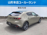 車両の前後左右に備えた計4つのカメラを活用し、車両上方から見たトップビューのほか、フロントビュー、リアビュー、左右サイドビューの映像をセンターディスプレイに表示いたします!