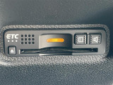 ◆【ETC】有料道路を利用する際に料金所で停止することなく通過できる、ETC車載器(ノンストップ自動料金収受システム機器)が装備されています。セットアップを行うことで利用可能になります。