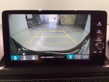 バックをするとき自動でリアの様子が映る『リアカメラ』付き! 画面で確認しながらバックが出来るので駐車の時も安心です。