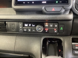 フルオートエアコンは希望の温度設定で風の温度も風量も自動調整で年中快適です。