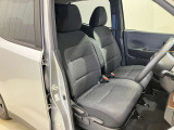 【運転席・助手席転席】運転席の足もともゆったりで長距離ドライブでも快適に★