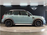 ☆MINIの車の始まりは大人四人がギリギリ乗れるコンパクトな車です!!今となっては3ナンバーですが、もともとは5ナンバーの車でした!!
