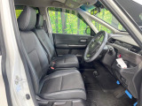 運転席まわりには十分なスペースがあり、大柄な方でもゆったり運転していただける環境です。