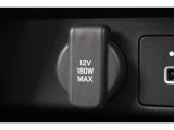 12V電源ソケットから、携帯の充電なども可能です。