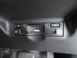 【ETC2.0車載器】は高速道路上に設置されたITSスポットと双方向通信を行い、ETC機能に加え安全運転をサポートする交通情報を提供してくれます