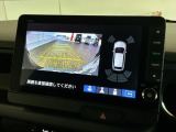 リバースギアに入れるだけで後方の表示へ切り替わります。夜間や雨の日の駐車も楽になりますよ。