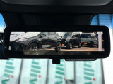 【デジタルルームミラー】車両後方カメラの映像をルームミラーに映すことが出来ます。 そのため、後席に人や荷物があって後方が見えづらい場合でもしっかり視界を確保することが出来ます。