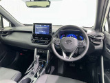 運転席まわりです。 各操作スイッチは使いやすい位置に配置されてます。