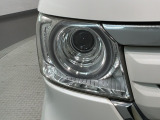 LEDヘッドライトは、点灯の瞬間から最大光量を発揮し、突然暗くなるトンネルなどでの安定感を高めます。