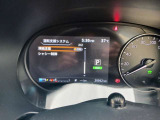 前方車両との衝突防止のサポート機能やアクセルとブレーキを踏み間違えた時のサポート機能など、安全装備が充実してて心強いです!!