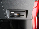 ■高速道路の料金所もノンストレスでスムーズに通過できるETC。スマートなビルトインタイプ!【ETC2.0搭載】※別途登録料がかかります。