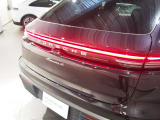 LED テールライト、PORSCHE ロゴレタリング付き