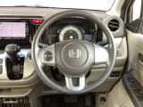 ステアリングスイッチでオーディオ各種操作が可能で、運転に集中できます。安心・安全・快適なドライブをお楽しみいただけます。