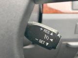 【クルーズコントロール】高速道路もラクラク走行。アクセルを離しても一定速度で走行ができ、長距離運転時の負担を軽減!加速・減速も簡単なスイッチ操作で調整できます。
