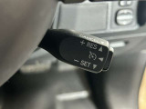 高速道路で便利な【クルーズコントロール】も装着済み。アクセルを離しても一定速度で走行ができる装備です。加速減速もスイッチ操作でOKです。