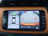 アラウンドビューモニターが装備されてるから、駐車場での車庫入れや、狭い道での走行もカメラで確認が出来るので安心。