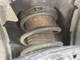 お車を安心してお乗りいただく為には、足回りの定期点検が欠かせません。サービスサポート(有償保証)では無料点検もご提供しており、安心のカーライフをお過ごしいただけるサポート体制が整っています。