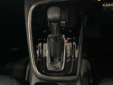 「e:HEV」は、モーター走行を中心にしながら電気エネルギーやエンジン動力を最も効率よく使い分けることができる賢いハイブリッドシステムです。サイドブレーキはスイッチ操作の電子制御パーキングブレーキです