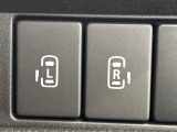 【両側パワースライドドア】スマートキーや運転席のスイッチで後席両側スライドドアの開閉が可能♪電動だから力を入れてドアを開ける必要が無く、小さなお子様でも簡単に開け閉めでき快適です♪