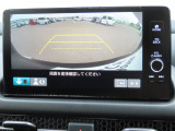 リアワイドカメラシステム!従来の視野に加えて、後方側方を約180&deg;まで見えるワイドビューと、後方を真上から見たような視野で駐車時などに便利なトップダウンビューの3つの視野があります!