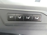 運転席のシートポジションを記憶・再現できるメモリー機能を搭載しています。