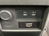 USBポート付きで携帯の充電に便利。