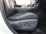 パワーシート搭載。微妙な調整が手軽にでき、ピッタリなポジションで運転することが可能です。