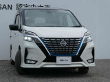 アダプティブLEDヘッドライト。フロントカメラで前方の状況を検知し対向車や先行車に眩しい思いをさせることなく必要なところだけを遠くまで照射します。