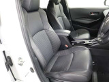 見えないところまで徹底洗浄!中古車をキレイで気持ちよくお乗りいただけるよう、トヨタ認定中古車はしっかりクリーニング。エンジンルームやシートを外した洗浄まで目に見えないところまで徹底的に洗浄しています。