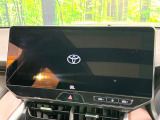 【12.3インチワイドナビ】高級感とインパクトのある大型ワイドナビを装備。各種オーディオ操作はもちろん、横長ワイド画面でのマップ2分割表示など、利便性も高いナビです♪