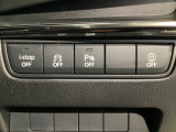 運転席脇のクラスタースイッチ部分にはパーキングセンサー、その他走行系スイッチを集中配置しております。