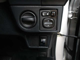 運転席から左右のドアミラーの開閉が可能です♪駐車場でのドアミラーの折り畳みが簡単です♪