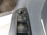 ドアミラーは電動格納式です。