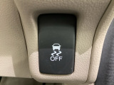 VSA装備車です。VSAはドライバーの操作と車の動きを見守っています。もし車の挙動が乱れたとき、4輪別々にブレーキをかけたり、エンジンパワーをしぼることによって車を安定させます。