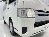 明るいライトが夜道を明るく照らしてくれます。 運転する上で、道路状況をいかに早く認識できるか重要なポイントです。 白色光が暗い道も明るく照らしてくれますよ。