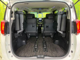 【パワーバックドア】スマートキーや運転席のボタンを押すだけでリアゲートが自動で開閉します!荷物を持っている時や、高い位置にあるバックドアを閉める際に便利な機能です♪