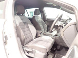 楽な姿勢で座ることが出来るので長時間の運転でも疲れにくいですし体もぶれにくいですよ。