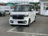 雨の日は中古車は選びにくいですよね。でも当店なら安心です。電話予約を頂ければ屋根下へ移動させて頂きます。雨でもじっくりご検討いただけます。