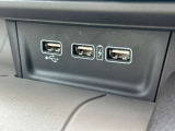 充電用USBジャックもついていて便利です!