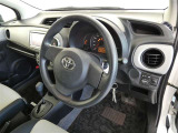 【運転席まわり】・・・ハンドルやシートなども隅々までクリーニング済み。キレイな車内でドライブがより一層快適にお楽しみいただけると思います。