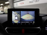 パノラミックビューモニター付きです。車両を上から見たような映像をディスプレイオーディオ画面に表示。運転席からの目視だけでは見にくい、車両周辺の状況をリアルタイムでしっかり確認できます。