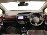 シンプルながら機能性あふれる運転席廻りです。視界性もよく、運転しやすいですよ。