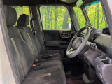 運転席まわりには十分なスペースがあり、大柄な方でもゆったり運転していただける環境です。