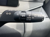 インテリジェントオートライトシステム。ハイビームアシストは前方用察知カメラで、対向車のライト、道路周辺の明るさを察知。手動で切り替えるわずらしさを軽減します。