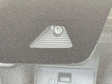 【i-ACTIVESENSE】走行中に前方の車両等を認識し、衝突しそうな時は警報とブレーキで衝突回避と被害軽減をアシスト。より安全にドライブをお楽しみいただけます。