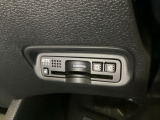ハンドルの左下にETCがついています。高速道路の料金所の通過も楽々です!。 カードの取り出しもしやすい場所についています。